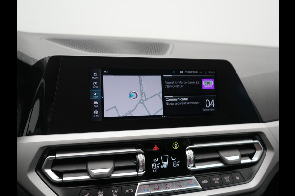 BMW 3 Serie Touring 330e PHEV 293pk Dealer O.H. | Cruise Control | Camera | Stoelverwarming | Carplay | DAB | Navigatie | 17"L.M | Plug In Hybrid |