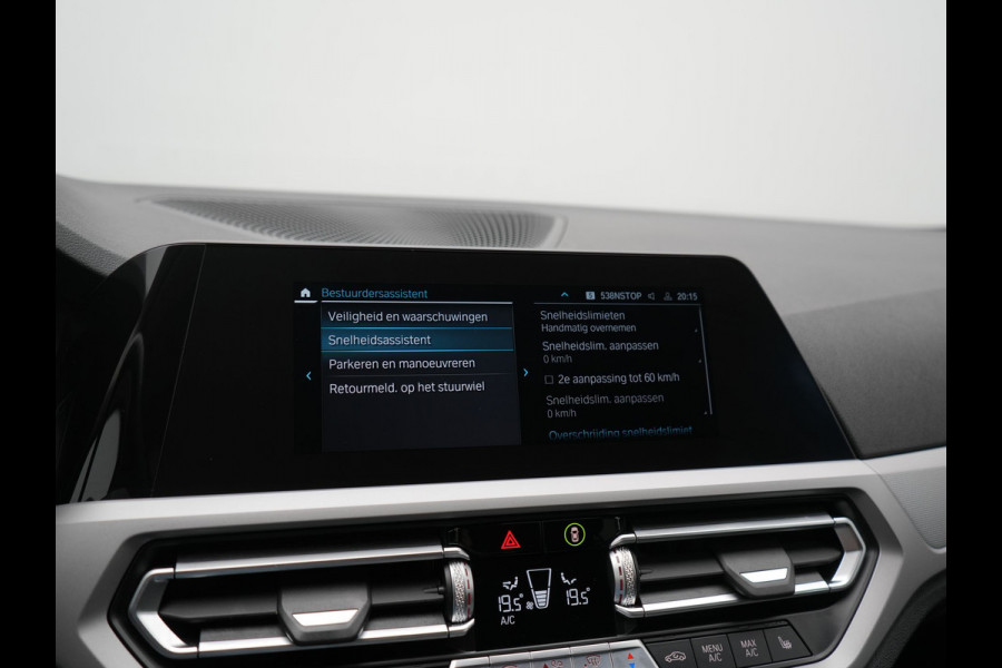BMW 3 Serie Touring 330e PHEV 293pk Dealer O.H. | Cruise Control | Camera | Stoelverwarming | Carplay | DAB | Navigatie | 17"L.M | Plug In Hybrid |