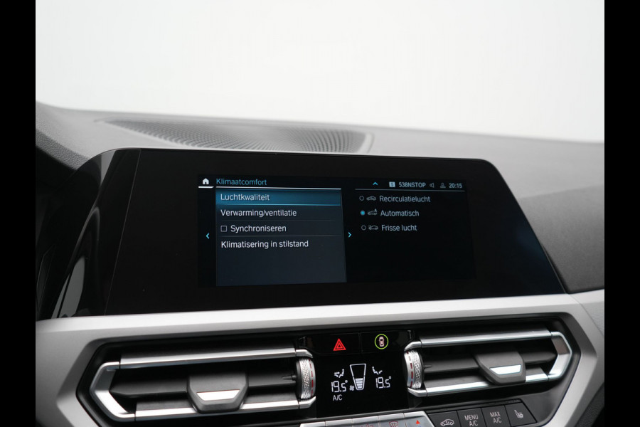 BMW 3 Serie Touring 330e PHEV 293pk Dealer O.H. | Cruise Control | Camera | Stoelverwarming | Carplay | DAB | Navigatie | 17"L.M | Plug In Hybrid |