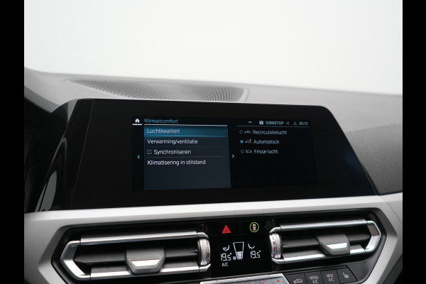 BMW 3 Serie Touring 330e PHEV 293pk Dealer O.H. | Cruise Control | Camera | Stoelverwarming | Carplay | DAB | Navigatie | 17"L.M | Plug In Hybrid |