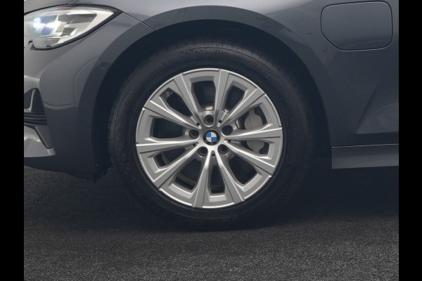 BMW 3 Serie Touring 330e PHEV 293pk Dealer O.H. | Cruise Control | Camera | Stoelverwarming | Carplay | DAB | Navigatie | 17"L.M | Plug In Hybrid |