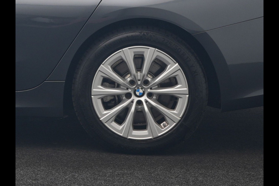 BMW 3 Serie Touring 330e PHEV 293pk Dealer O.H. | Cruise Control | Camera | Stoelverwarming | Carplay | DAB | Navigatie | 17"L.M | Plug In Hybrid |