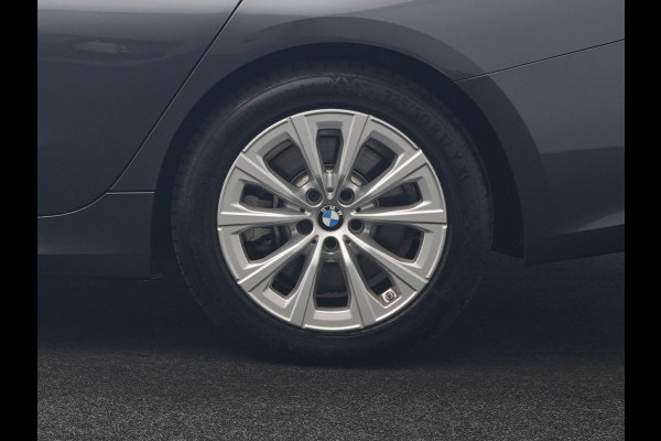 BMW 3 Serie Touring 330e PHEV 293pk Dealer O.H. | Cruise Control | Camera | Stoelverwarming | Carplay | DAB | Navigatie | 17"L.M | Plug In Hybrid |