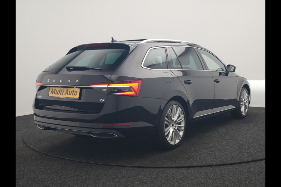 Škoda Superb Combi 1.4 TSI iV Laurin & Klement PHEV 218pk Dealer O.H. | Trekhaak Af Fabriek | Panodak | Adaptive Cruise | 360 Camera | Lederen Comfortstoelen Memory & Ventilatie | Canton Audio | Crystal LED | Stoelen & Stuur Verwarmd | Apple Carplay | Blis | DAB | Navigatie | 19"L.M | Plug In Hybrid |