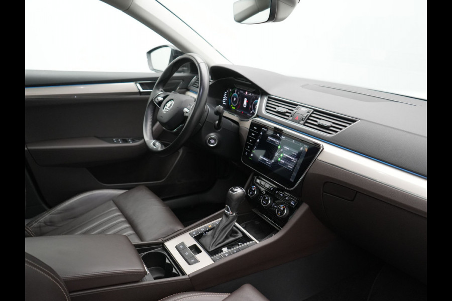 Škoda Superb Combi 1.4 TSI iV Laurin & Klement PHEV 218pk Dealer O.H. | Trekhaak Af Fabriek | Panodak | Adaptive Cruise | 360 Camera | Lederen Comfortstoelen Memory & Ventilatie | Canton Audio | Crystal LED | Stoelen & Stuur Verwarmd | Apple Carplay | Blis | DAB | Navigatie | 19"L.M | Plug In Hybrid |