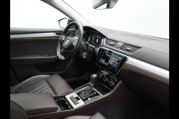 Škoda Superb Combi 1.4 TSI iV Laurin & Klement PHEV 218pk Dealer O.H. | Trekhaak Af Fabriek | Panodak | Adaptive Cruise | 360 Camera | Lederen Comfortstoelen Memory & Ventilatie | Canton Audio | Crystal LED | Stoelen & Stuur Verwarmd | Apple Carplay | Blis | DAB | Navigatie | 19"L.M | Plug In Hybrid |