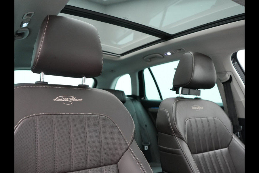 Škoda Superb Combi 1.4 TSI iV Laurin & Klement PHEV 218pk Dealer O.H. | Trekhaak Af Fabriek | Panodak | Adaptive Cruise | 360 Camera | Lederen Comfortstoelen Memory & Ventilatie | Canton Audio | Crystal LED | Stoelen & Stuur Verwarmd | Apple Carplay | Blis | DAB | Navigatie | 19"L.M | Plug In Hybrid |