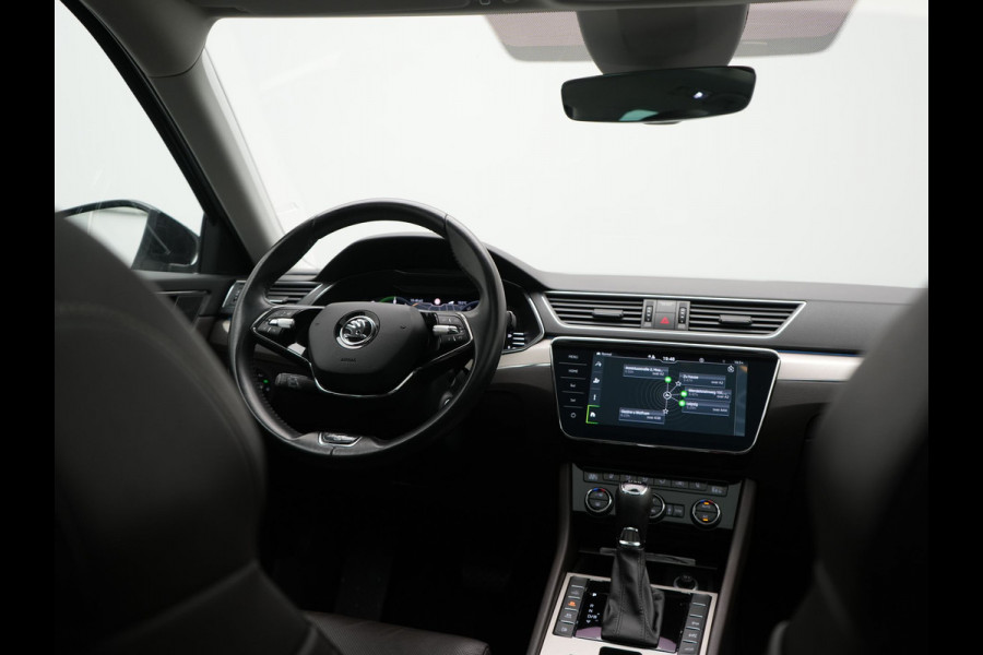Škoda Superb Combi 1.4 TSI iV Laurin & Klement PHEV 218pk Dealer O.H. | Trekhaak Af Fabriek | Panodak | Adaptive Cruise | 360 Camera | Lederen Comfortstoelen Memory & Ventilatie | Canton Audio | Crystal LED | Stoelen & Stuur Verwarmd | Apple Carplay | Blis | DAB | Navigatie | 19"L.M | Plug In Hybrid |