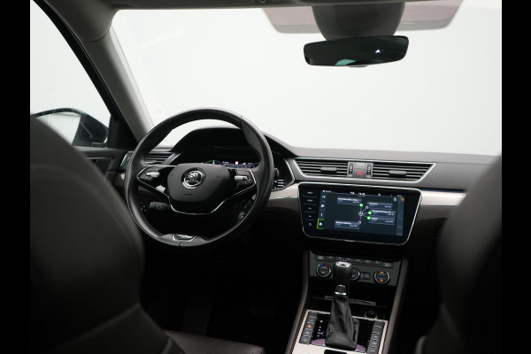 Škoda Superb Combi 1.4 TSI iV Laurin & Klement PHEV 218pk Dealer O.H. | Trekhaak Af Fabriek | Panodak | Adaptive Cruise | 360 Camera | Lederen Comfortstoelen Memory & Ventilatie | Canton Audio | Crystal LED | Stoelen & Stuur Verwarmd | Apple Carplay | Blis | DAB | Navigatie | 19"L.M | Plug In Hybrid |