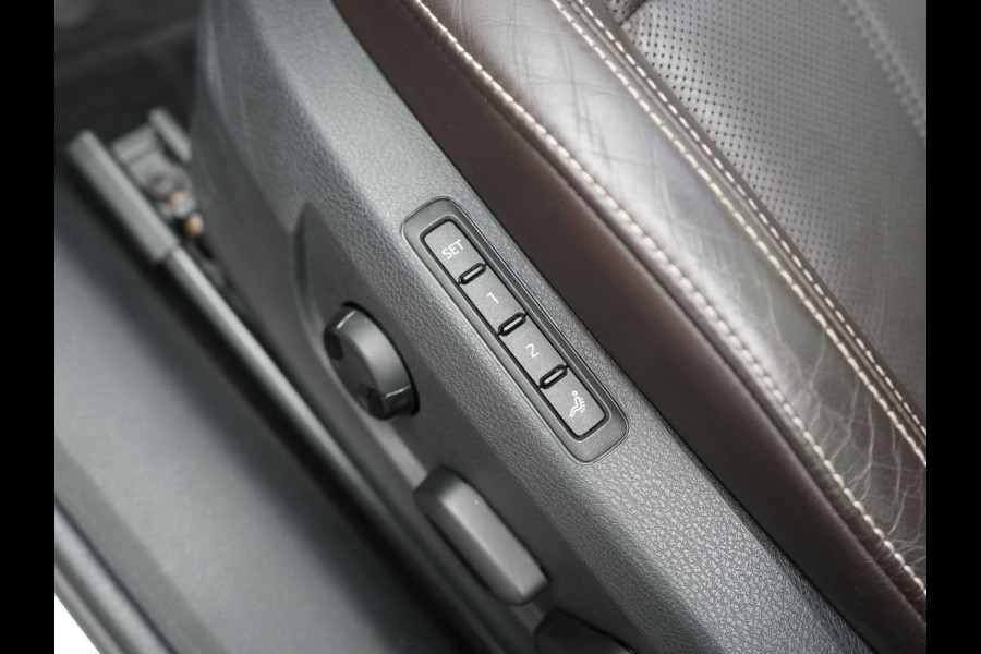 Škoda Superb Combi 1.4 TSI iV Laurin & Klement PHEV 218pk Dealer O.H. | Trekhaak Af Fabriek | Panodak | Adaptive Cruise | 360 Camera | Lederen Comfortstoelen Memory & Ventilatie | Canton Audio | Crystal LED | Stoelen & Stuur Verwarmd | Apple Carplay | Blis | DAB | Navigatie | 19"L.M | Plug In Hybrid |
