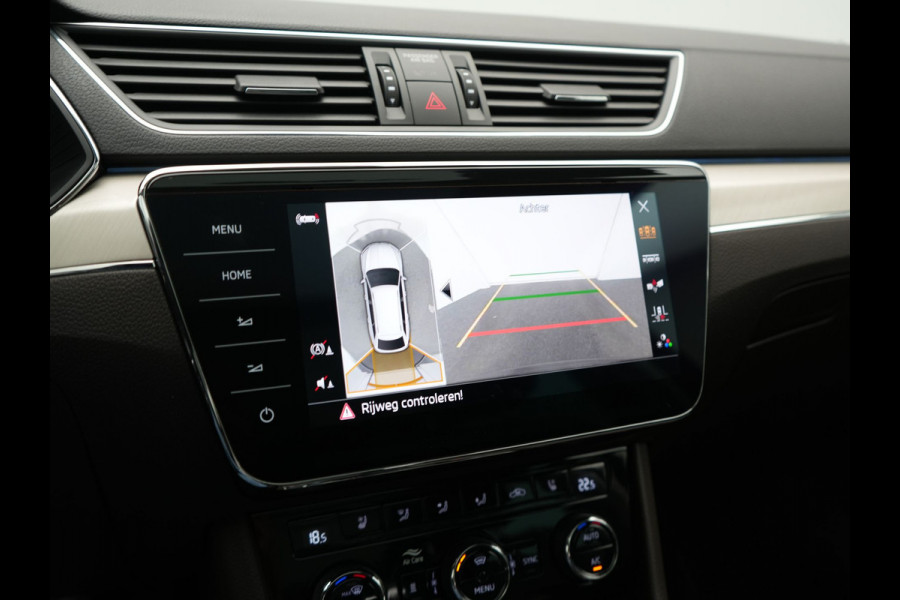 Škoda Superb Combi 1.4 TSI iV Laurin & Klement PHEV 218pk Dealer O.H. | Trekhaak Af Fabriek | Panodak | Adaptive Cruise | 360 Camera | Lederen Comfortstoelen Memory & Ventilatie | Canton Audio | Crystal LED | Stoelen & Stuur Verwarmd | Apple Carplay | Blis | DAB | Navigatie | 19"L.M | Plug In Hybrid |