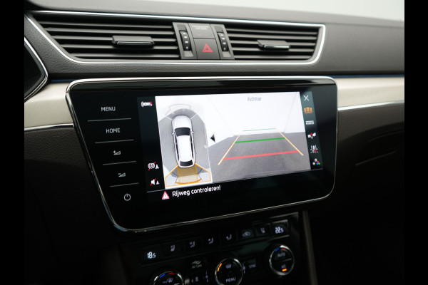 Škoda Superb Combi 1.4 TSI iV Laurin & Klement PHEV 218pk Dealer O.H. | Trekhaak Af Fabriek | Panodak | Adaptive Cruise | 360 Camera | Lederen Comfortstoelen Memory & Ventilatie | Canton Audio | Crystal LED | Stoelen & Stuur Verwarmd | Apple Carplay | Blis | DAB | Navigatie | 19"L.M | Plug In Hybrid |