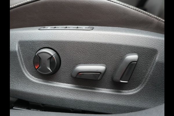 Škoda Superb Combi 1.4 TSI iV Laurin & Klement PHEV 218pk Dealer O.H. | Trekhaak Af Fabriek | Panodak | Adaptive Cruise | 360 Camera | Lederen Comfortstoelen Memory & Ventilatie | Canton Audio | Crystal LED | Stoelen & Stuur Verwarmd | Apple Carplay | Blis | DAB | Navigatie | 19"L.M | Plug In Hybrid |