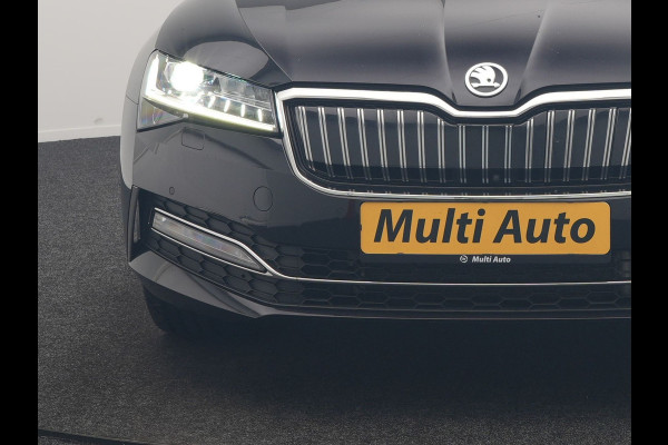 Škoda Superb Combi 1.4 TSI iV Laurin & Klement PHEV 218pk Dealer O.H. | Trekhaak Af Fabriek | Panodak | Adaptive Cruise | 360 Camera | Lederen Comfortstoelen Memory & Ventilatie | Canton Audio | Crystal LED | Stoelen & Stuur Verwarmd | Apple Carplay | Blis | DAB | Navigatie | 19"L.M | Plug In Hybrid |