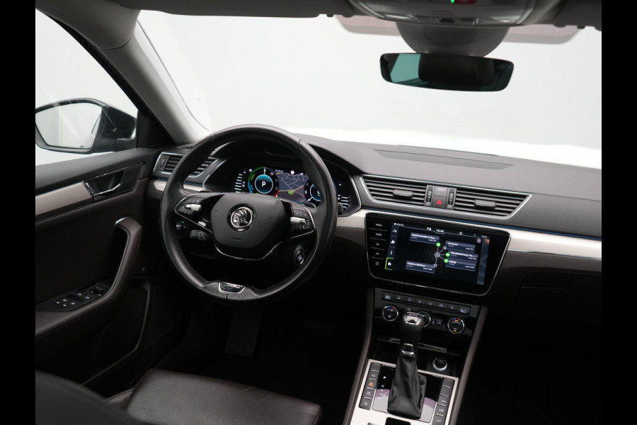 Škoda Superb Combi 1.4 TSI iV Laurin & Klement PHEV 218pk Dealer O.H. | Trekhaak Af Fabriek | Panodak | Adaptive Cruise | 360 Camera | Lederen Comfortstoelen Memory & Ventilatie | Canton Audio | Crystal LED | Stoelen & Stuur Verwarmd | Apple Carplay | Blis | DAB | Navigatie | 19"L.M | Plug In Hybrid |