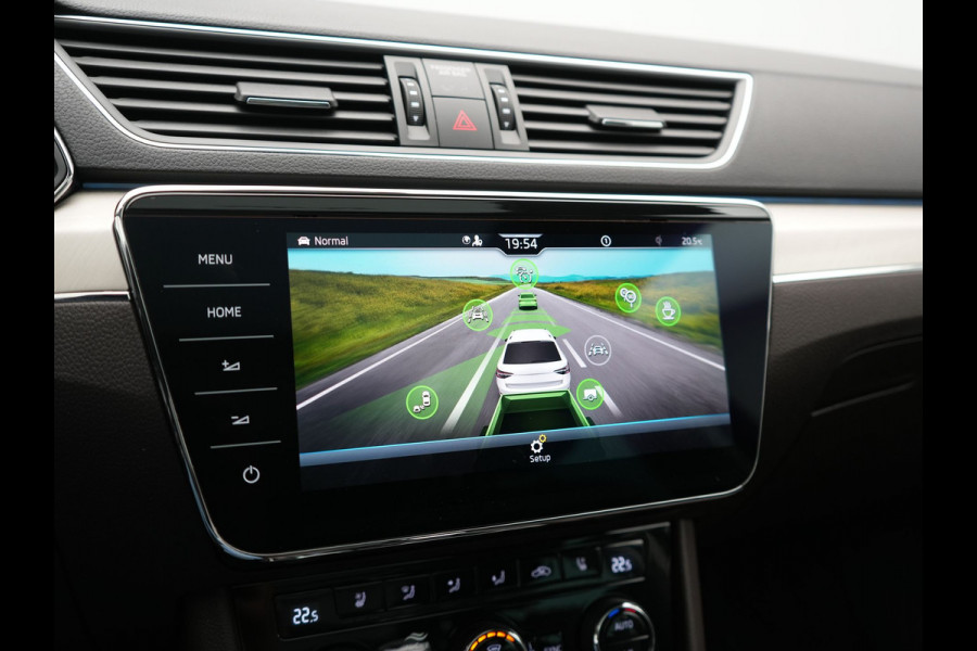 Škoda Superb Combi 1.4 TSI iV Laurin & Klement PHEV 218pk Dealer O.H. | Trekhaak Af Fabriek | Panodak | Adaptive Cruise | 360 Camera | Lederen Comfortstoelen Memory & Ventilatie | Canton Audio | Crystal LED | Stoelen & Stuur Verwarmd | Apple Carplay | Blis | DAB | Navigatie | 19"L.M | Plug In Hybrid |