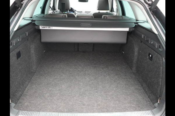 Škoda Superb Combi 1.4 TSI iV Laurin & Klement PHEV 218pk Dealer O.H. | Trekhaak Af Fabriek | Panodak | Adaptive Cruise | 360 Camera | Lederen Comfortstoelen Memory & Ventilatie | Canton Audio | Crystal LED | Stoelen & Stuur Verwarmd | Apple Carplay | Blis | DAB | Navigatie | 19"L.M | Plug In Hybrid |