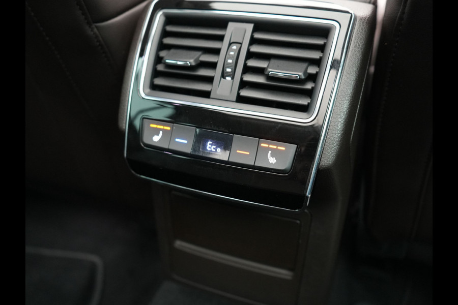 Škoda Superb Combi 1.4 TSI iV Laurin & Klement PHEV 218pk Dealer O.H. | Trekhaak Af Fabriek | Panodak | Adaptive Cruise | 360 Camera | Lederen Comfortstoelen Memory & Ventilatie | Canton Audio | Crystal LED | Stoelen & Stuur Verwarmd | Apple Carplay | Blis | DAB | Navigatie | 19"L.M | Plug In Hybrid |