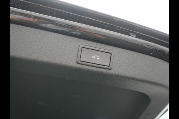 Škoda Superb Combi 1.4 TSI iV Laurin & Klement PHEV 218pk Dealer O.H. | Trekhaak Af Fabriek | Panodak | Adaptive Cruise | 360 Camera | Lederen Comfortstoelen Memory & Ventilatie | Canton Audio | Crystal LED | Stoelen & Stuur Verwarmd | Apple Carplay | Blis | DAB | Navigatie | 19"L.M | Plug In Hybrid |