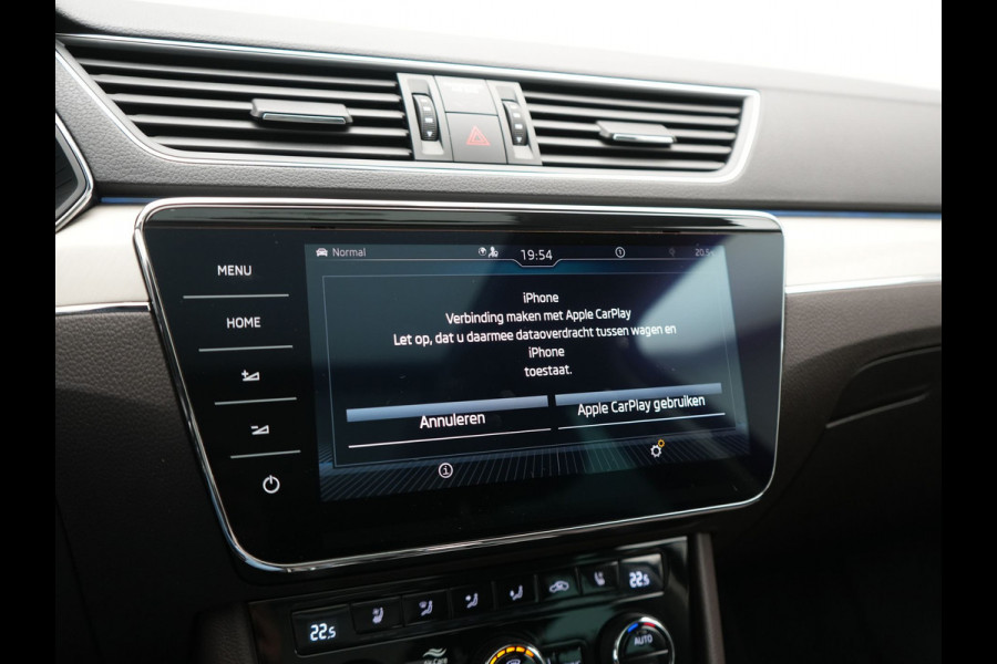 Škoda Superb Combi 1.4 TSI iV Laurin & Klement PHEV 218pk Dealer O.H. | Trekhaak Af Fabriek | Panodak | Adaptive Cruise | 360 Camera | Lederen Comfortstoelen Memory & Ventilatie | Canton Audio | Crystal LED | Stoelen & Stuur Verwarmd | Apple Carplay | Blis | DAB | Navigatie | 19"L.M | Plug In Hybrid |