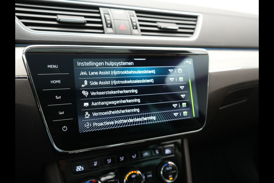 Škoda Superb Combi 1.4 TSI iV Laurin & Klement PHEV 218pk Dealer O.H. | Trekhaak Af Fabriek | Panodak | Adaptive Cruise | 360 Camera | Lederen Comfortstoelen Memory & Ventilatie | Canton Audio | Crystal LED | Stoelen & Stuur Verwarmd | Apple Carplay | Blis | DAB | Navigatie | 19"L.M | Plug In Hybrid |