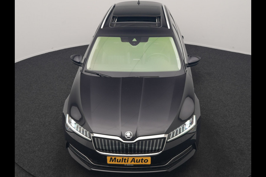 Škoda Superb Combi 1.4 TSI iV Laurin & Klement PHEV 218pk Dealer O.H. | Trekhaak Af Fabriek | Panodak | Adaptive Cruise | 360 Camera | Lederen Comfortstoelen Memory & Ventilatie | Canton Audio | Crystal LED | Stoelen & Stuur Verwarmd | Apple Carplay | Blis | DAB | Navigatie | 19"L.M | Plug In Hybrid |