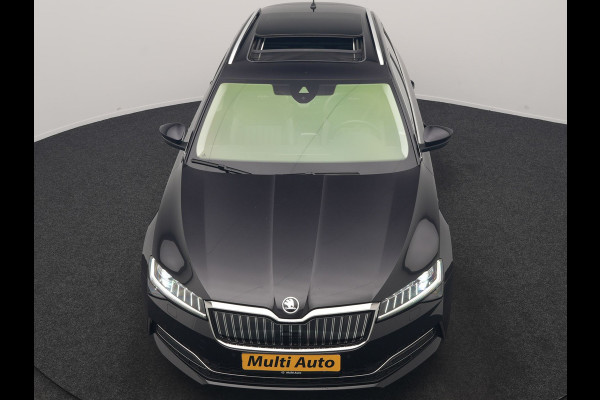 Škoda Superb Combi 1.4 TSI iV Laurin & Klement PHEV 218pk Dealer O.H. | Trekhaak Af Fabriek | Panodak | Adaptive Cruise | 360 Camera | Lederen Comfortstoelen Memory & Ventilatie | Canton Audio | Crystal LED | Stoelen & Stuur Verwarmd | Apple Carplay | Blis | DAB | Navigatie | 19"L.M | Plug In Hybrid |