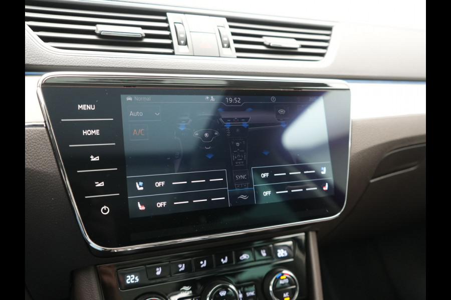 Škoda Superb Combi 1.4 TSI iV Laurin & Klement PHEV 218pk Dealer O.H. | Trekhaak Af Fabriek | Panodak | Adaptive Cruise | 360 Camera | Lederen Comfortstoelen Memory & Ventilatie | Canton Audio | Crystal LED | Stoelen & Stuur Verwarmd | Apple Carplay | Blis | DAB | Navigatie | 19"L.M | Plug In Hybrid |