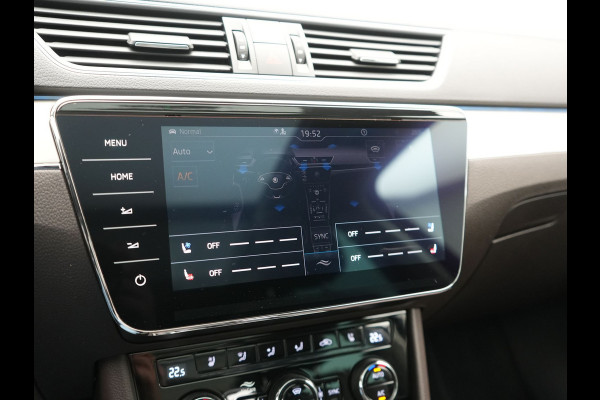 Škoda Superb Combi 1.4 TSI iV Laurin & Klement PHEV 218pk Dealer O.H. | Trekhaak Af Fabriek | Panodak | Adaptive Cruise | 360 Camera | Lederen Comfortstoelen Memory & Ventilatie | Canton Audio | Crystal LED | Stoelen & Stuur Verwarmd | Apple Carplay | Blis | DAB | Navigatie | 19"L.M | Plug In Hybrid |