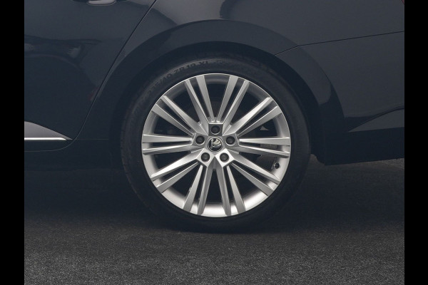 Škoda Superb Combi 1.4 TSI iV Laurin & Klement PHEV 218pk Dealer O.H. | Trekhaak Af Fabriek | Panodak | Adaptive Cruise | 360 Camera | Lederen Comfortstoelen Memory & Ventilatie | Canton Audio | Crystal LED | Stoelen & Stuur Verwarmd | Apple Carplay | Blis | DAB | Navigatie | 19"L.M | Plug In Hybrid |