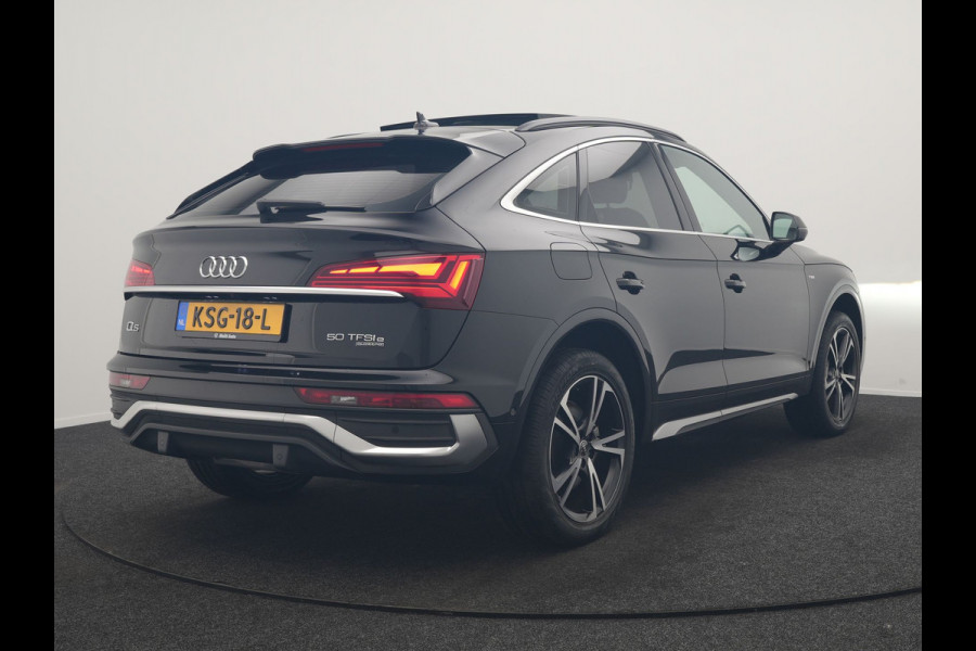 Audi Q5 Sportback 50 TFSI e 2x S Line PHEV 300pk Dealer O.H. | Trekhaak Af Fabriek | Panodak | 360 Camera | Matrix LED | Lederen Sportstoelen Verwarmd | Sfeerverlichting | Cruise Control | Navigatie | DAB | 20"L.M | Plug In Hybrid |