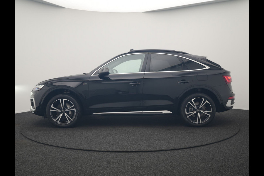 Audi Q5 Sportback 50 TFSI e 2x S Line PHEV 300pk Dealer O.H. | Trekhaak Af Fabriek | Panodak | 360 Camera | Matrix LED | Lederen Sportstoelen Verwarmd | Sfeerverlichting | Cruise Control | Navigatie | DAB | 20"L.M | Plug In Hybrid |