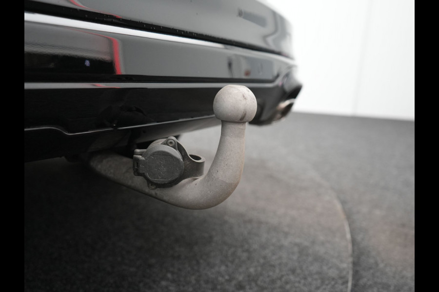 Ford Kuga 2.5 PHEV ST-Line X 225pk Dealer O.H. | Trekhaak Af Fabriek | Adaptive Cruise | 360 Camera | Head Up | Alcantara Sportstoelen & Stuur Verwarmd | Bang & Olufsen | Keyless | Blis | Apple Carplay | Navigatie | DAB | 18"L.M | Plug In Hybrid