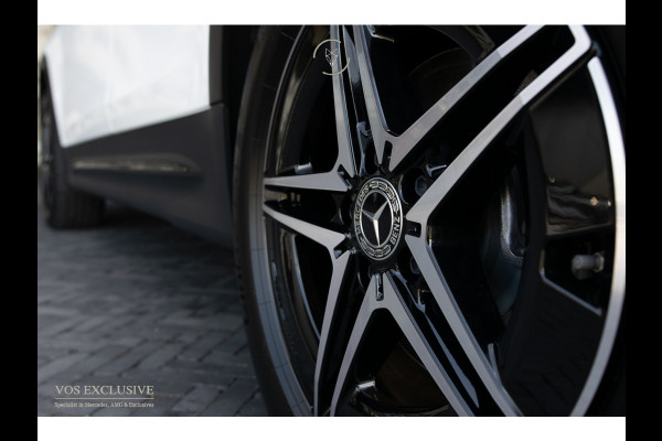 Mercedes-Benz EQB 300 4MATIC AMG 67 kWh 7-persoons|Night|Keyless|SOH 97,9%|Verw-stln|Cruise|360°|Panorama|HUD|Sfeer|Nieuwprijs €74.626
