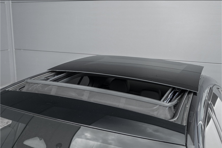 Mercedes-Benz C-Klasse 200 Launch Edition AMG Line Pano Trekhaak Camera Stoelverw