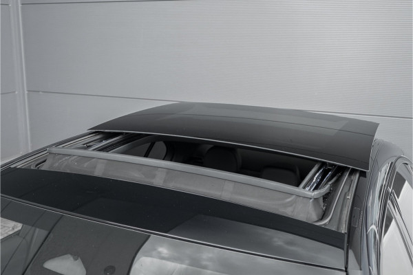 Mercedes-Benz C-Klasse 200 Launch Edition AMG Line Pano Trekhaak Camera Stoelverw