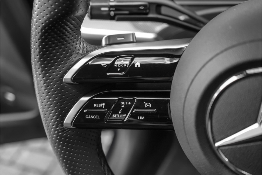 Mercedes-Benz C-Klasse 200 Launch Edition AMG Line Pano Trekhaak Camera Stoelverw
