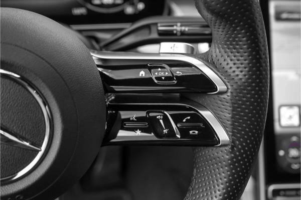 Mercedes-Benz C-Klasse 200 Launch Edition AMG Line Pano Trekhaak Camera Stoelverw