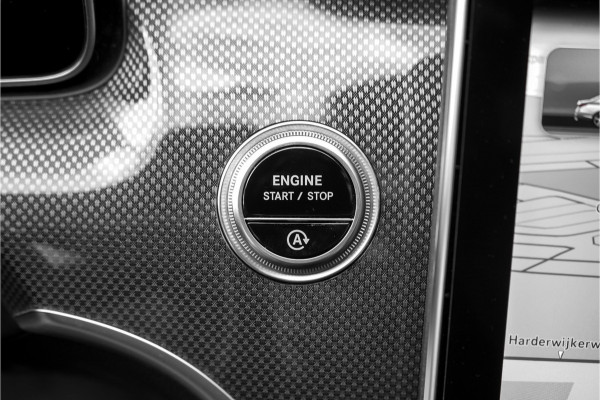 Mercedes-Benz C-Klasse 200 Launch Edition AMG Line Pano Trekhaak Camera Stoelverw