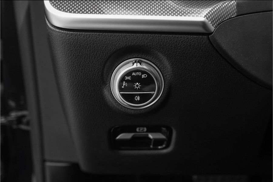 Mercedes-Benz C-Klasse 200 Launch Edition AMG Line Pano Trekhaak Camera Stoelverw