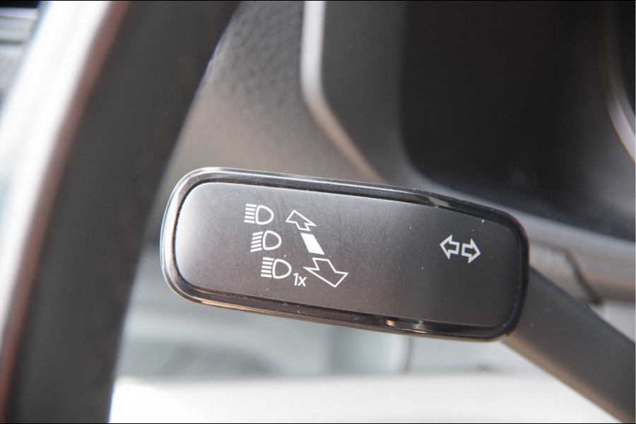 Volkswagen Crafter 35 2.0 TDI L3H3(L2H2) 3-ZITS, 177PK AUT. LED, ADAPT. CRUISE, STOELVERWARMING, STUURVERWARMING, VOORRUIT VERWARMING, STANDKACHEL,