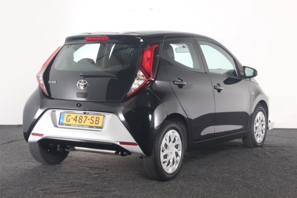 Toyota Aygo 1.0 VVT-i x-play limited | Org. NL-auto | Groot scherm | Camera.