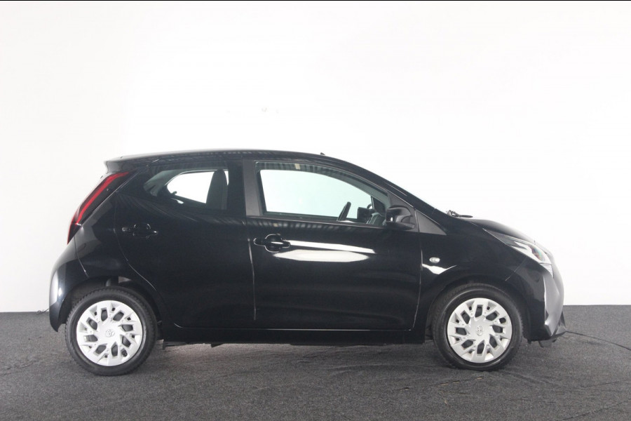 Toyota Aygo 1.0 VVT-i x-play limited | Org. NL-auto | Groot scherm | Camera.