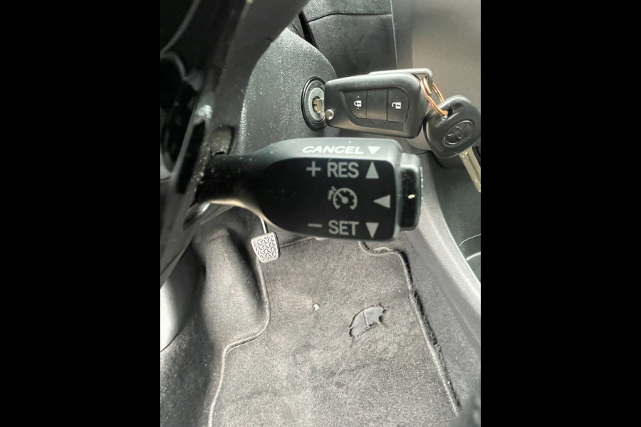 Toyota Aygo 1.0 VVT-i x-play limited | Org. NL-auto | Groot scherm | Camera.