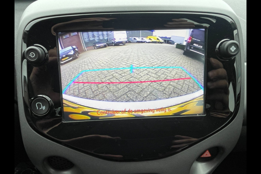 Toyota Aygo 1.0 VVT-i x-play limited | Org. NL-auto | Groot scherm | Camera.