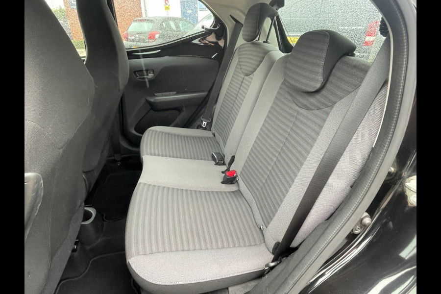 Toyota Aygo 1.0 VVT-i x-play limited | Org. NL-auto | Groot scherm | Camera.