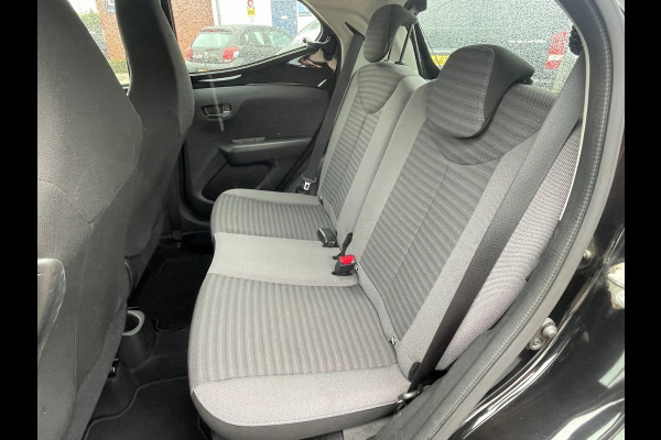 Toyota Aygo 1.0 VVT-i x-play limited | Org. NL-auto | Groot scherm | Camera.