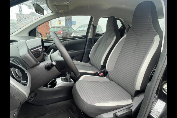 Toyota Aygo 1.0 VVT-i x-play limited | Org. NL-auto | Groot scherm | Camera.