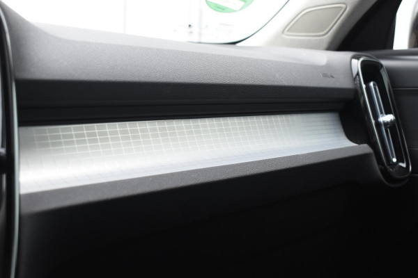 Volvo XC40 T5 262PK Recharge Inscription Expression / Adaptive Cruise Control / Stuur- & Stoelverwarming / Elektrische achterklep / Achteruitrijcamera / Trekhaak elektrisch uitklapbaar / Dodehoeksensor / 19"velgen / Parkeersensoren V+A