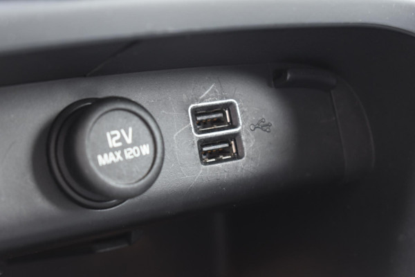 Volvo XC40 T5 262PK Recharge Inscription Expression / Adaptive Cruise Control / Stuur- & Stoelverwarming / Elektrische achterklep / Achteruitrijcamera / Trekhaak elektrisch uitklapbaar / Dodehoeksensor / 19"velgen / Parkeersensoren V+A
